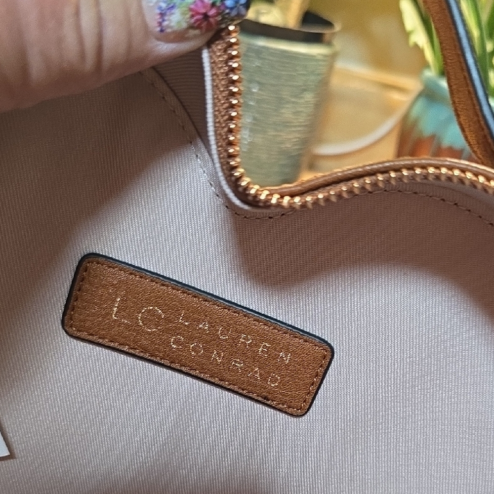 LC Lauren Conrad Heart-Shaped Tan Vegan Leather Crossbody Bag - Picture 2 of 5